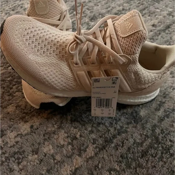 ❤️SOLD❤️Ultraboost 5.0 DNA Light pink
Womens sz 8
NWT - Picture 1 of 4